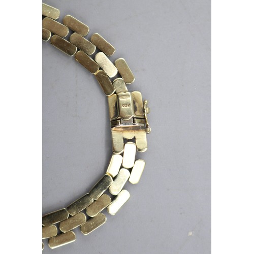 7 - Stamped 9ct gold tricolour brick link bracelet, comprised of alternating rows of brushed rose gold a... 
