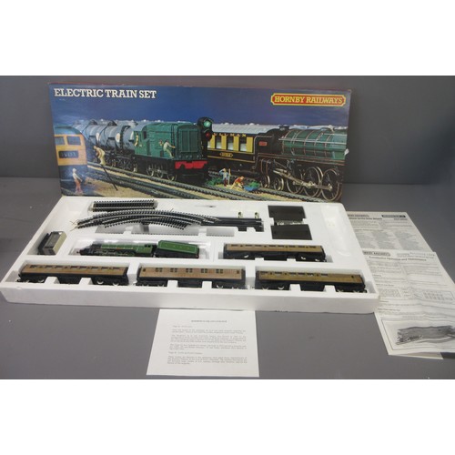 10E - Two Hornby OO gauge Electric Train Sets (both in R824-9140 00-510 boxes) 1x comprising of LNER Class... 