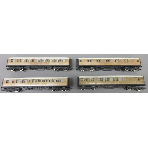 10E - Two Hornby OO gauge Electric Train Sets (both in R824-9140 00-510 boxes) 1x comprising of LNER Class... 