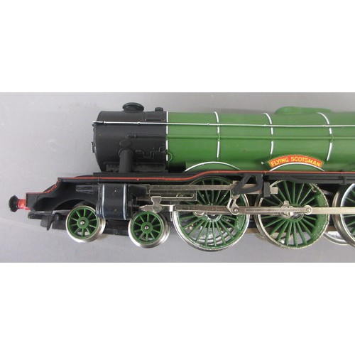 10E - Two Hornby OO gauge Electric Train Sets (both in R824-9140 00-510 boxes) 1x comprising of LNER Class... 