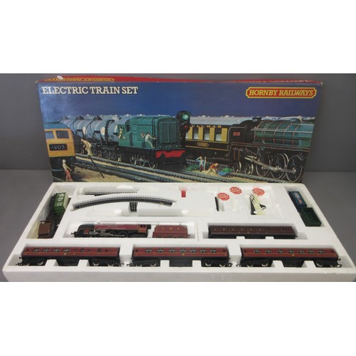 10E - Two Hornby OO gauge Electric Train Sets (both in R824-9140 00-510 boxes) 1x comprising of LNER Class... 