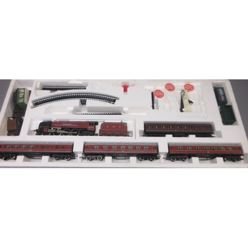 10E - Two Hornby OO gauge Electric Train Sets (both in R824-9140 00-510 boxes) 1x comprising of LNER Class... 