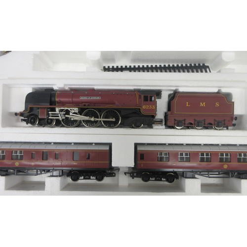 10E - Two Hornby OO gauge Electric Train Sets (both in R824-9140 00-510 boxes) 1x comprising of LNER Class... 
