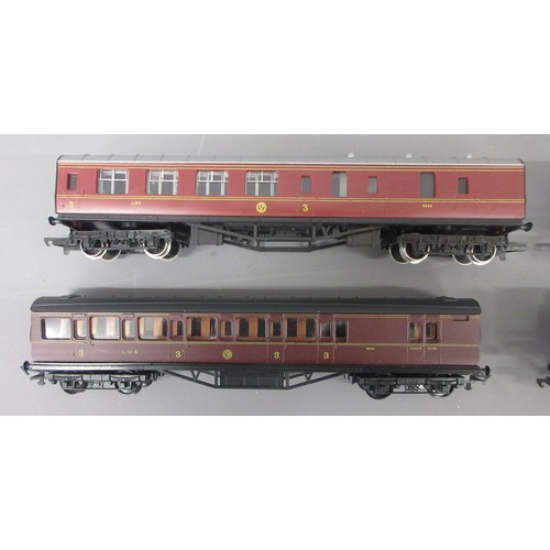 10E - Two Hornby OO gauge Electric Train Sets (both in R824-9140 00-510 boxes) 1x comprising of LNER Class... 