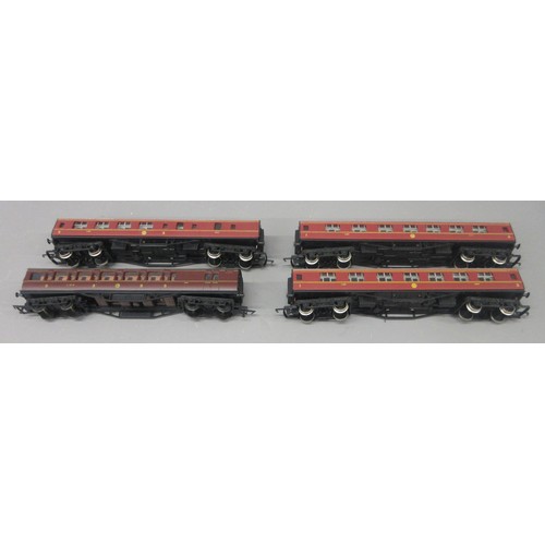 10E - Two Hornby OO gauge Electric Train Sets (both in R824-9140 00-510 boxes) 1x comprising of LNER Class... 