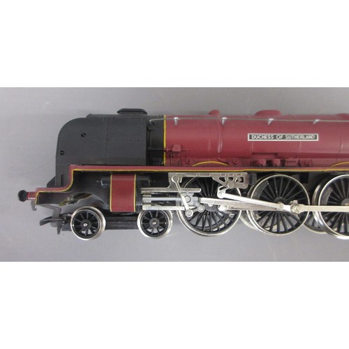 10E - Two Hornby OO gauge Electric Train Sets (both in R824-9140 00-510 boxes) 1x comprising of LNER Class... 
