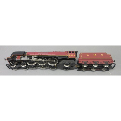 10E - Two Hornby OO gauge Electric Train Sets (both in R824-9140 00-510 boxes) 1x comprising of LNER Class... 