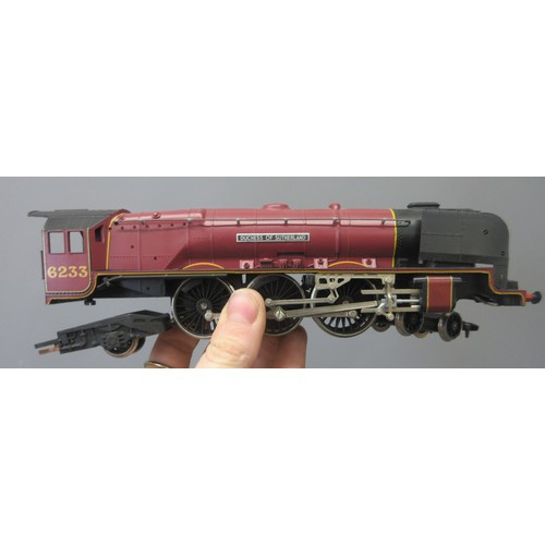 10E - Two Hornby OO gauge Electric Train Sets (both in R824-9140 00-510 boxes) 1x comprising of LNER Class... 