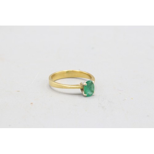 28 - Stamped 18ct yellow gold emerald solitaire ring, comprising one oval faceted emerald measuring appro... 