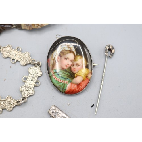 56 - Mixed lot of silver jewellery and accessories, comprising a hallmarked sterling silver 