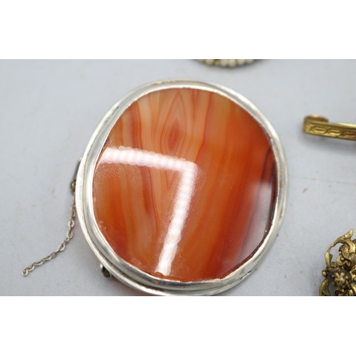 55 - Mixed lot of assorted Victorian gem-set jewellery, comprising a gilt metal brown banded agate bar br... 