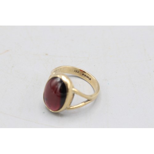 39 - Hallmarked 9ct yellow gold cabochon rhodolite solitaire ring, comprising one oval cabochon rhodolite... 