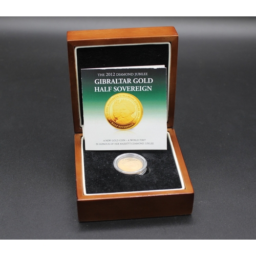 21 - The London Mint Office - The 2012 Diamond Jubilee Gibraltar Gold Half Sovereign, encapsulated in cas... 