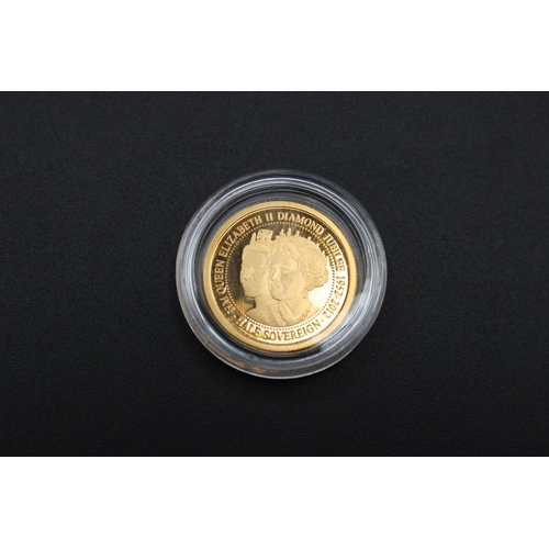 21 - The London Mint Office - The 2012 Diamond Jubilee Gibraltar Gold Half Sovereign, encapsulated in cas... 