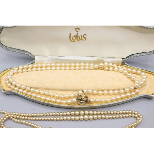 52 - Mixed lot of gold, silver and pearl jewellery, comprising a stamped 9ct yellow gold floral-embellish... 
