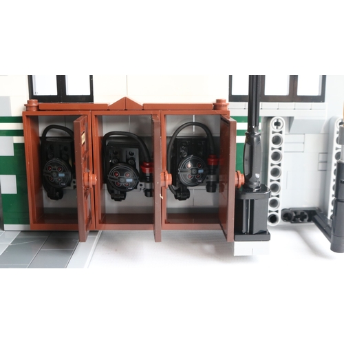  Built Lego 75827 Ghostbusters Firehouse in excellent condition, no colour fading/yellowing etc. note... 