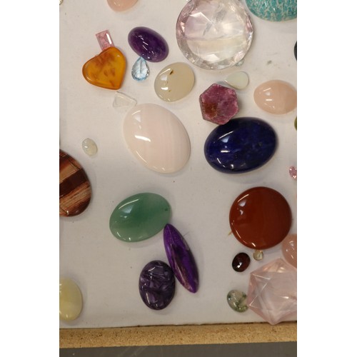 Very large mixed lot of over 120 cut and polished gemstones, comprising ...