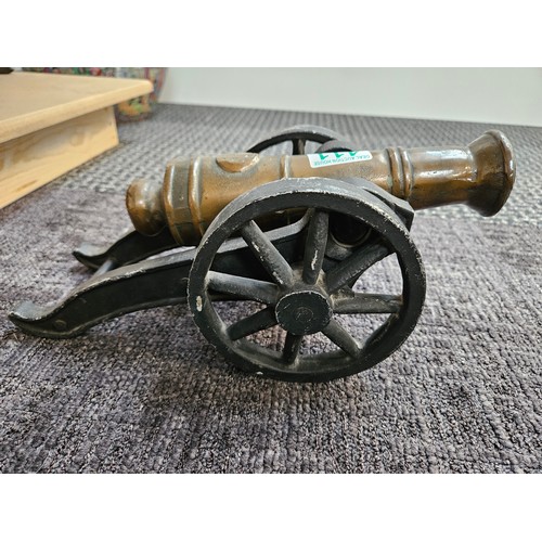 411 - 1 x Large brass cannon

32cm total length
16cm height