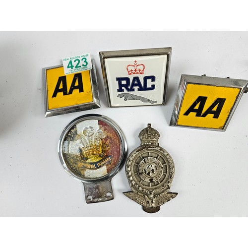 423 - 5 x Vintage car badges
2- AA badges
1- RAC Jaguar badge
1- Royal hussars badge
1- Royal automobile c... 