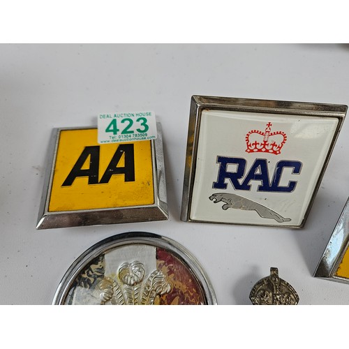 423 - 5 x Vintage car badges
2- AA badges
1- RAC Jaguar badge
1- Royal hussars badge
1- Royal automobile c... 