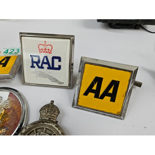 423 - 5 x Vintage car badges
2- AA badges
1- RAC Jaguar badge
1- Royal hussars badge
1- Royal automobile c... 