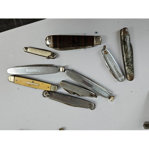 425 - 9 x pen knives / pocket knives