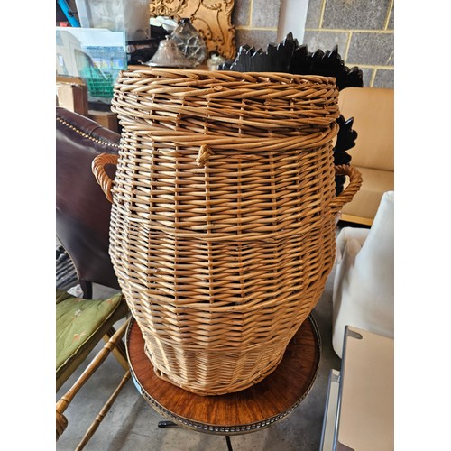 18 - Wicker washing bin