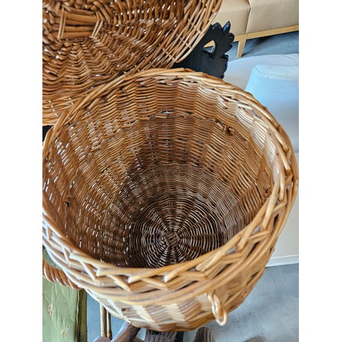 18 - Wicker washing bin