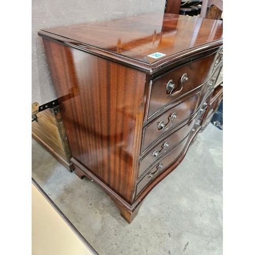 20 - Small mahogany veneer chest of 4 drawers