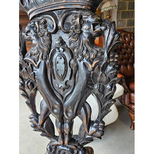 27 - Sgabello gothic carved Italian hall chair.