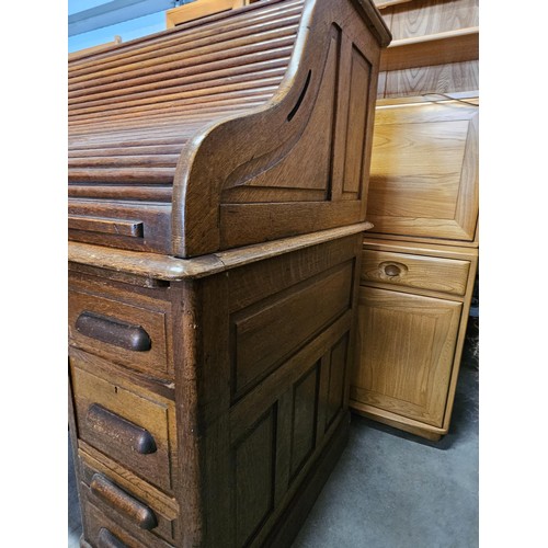 41 - Antique oak 1920's roll top desk. With fitted interior with smaller drawers. The desk breaks down fo... 