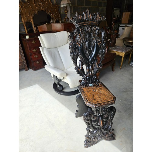 27 - Sgabello gothic carved Italian hall chair.