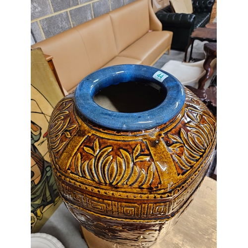 44 - Very large ceramic pot. Oriental - decorated with dragons and dogs.