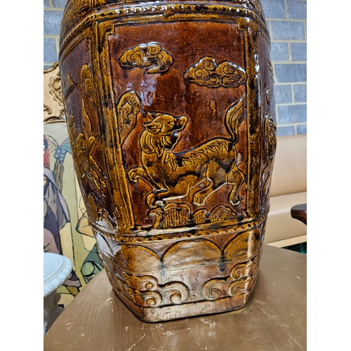 44 - Very large ceramic pot. Oriental - decorated with dragons and dogs.