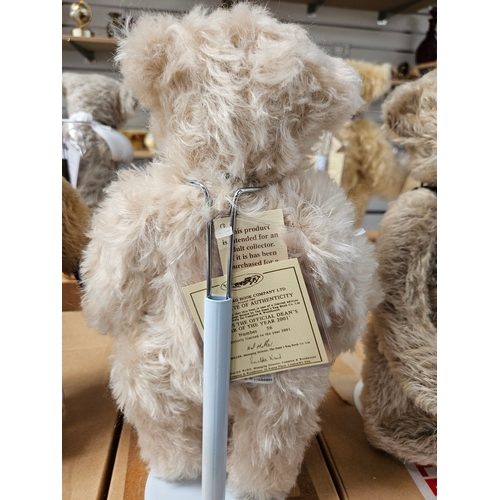 282 - Deans Rag Book collectors bear 
Official Bear of 2001 - limited edition 

As new never been displaye... 