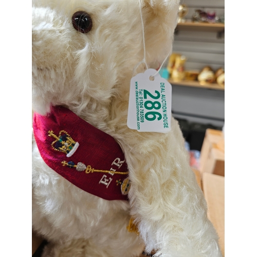 286 - Merrythought limited edition collectors bear 

Regal Splendour 

As new - never displayed - boxed