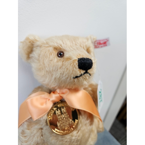 287 - Steiff William and Catherine - The Royal Wedding Teddy Bear 

Steiff limited edition collectors bear... 