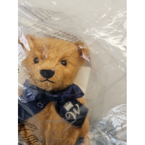 290 - William - Steiff Royal Bear 

Steiff limited edition collectors bear 

As new - never displayed - bo... 