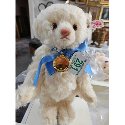 291 - George - Steiff Royal Baby Bear

Steiff limited edition collectors bear 
 
As new - never displayed ... 