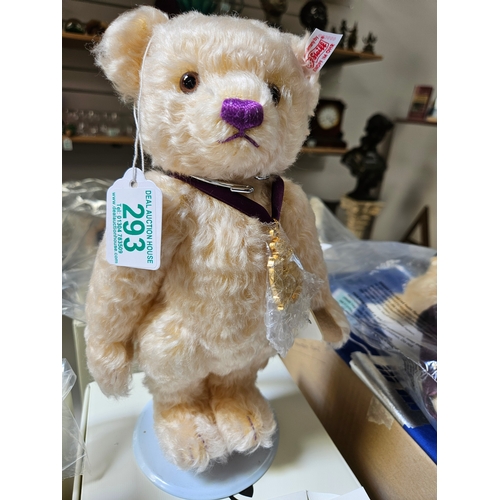 293 - Steiff Teddy Bear Diamond Jubilee

Steiff limited edition collectors bear 

As new - never displayed... 