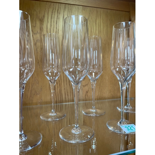 321 - 8 x Baccarat crystal champagne flutes 

Good condition