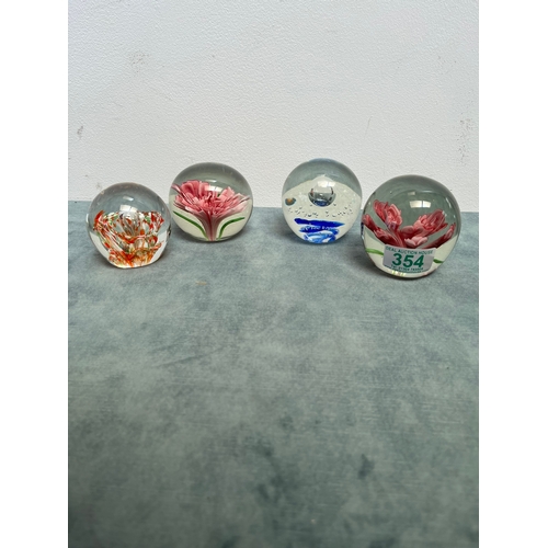 354 - 4 x paperweights - flowers