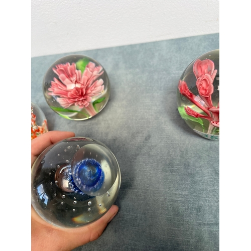 354 - 4 x paperweights - flowers