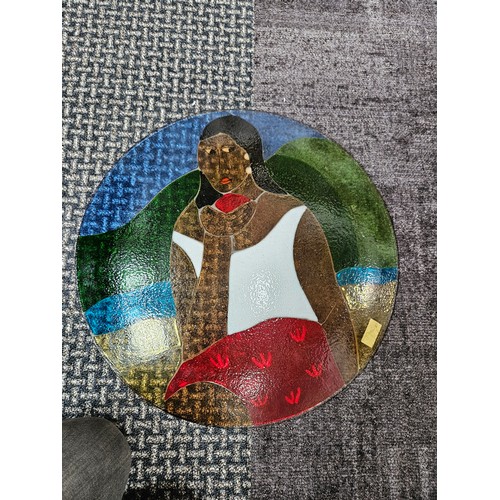 507 - Large decorative plate. Fused glass of a lady