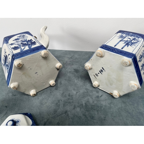 538 - Pair of large oriental blue and white teapots