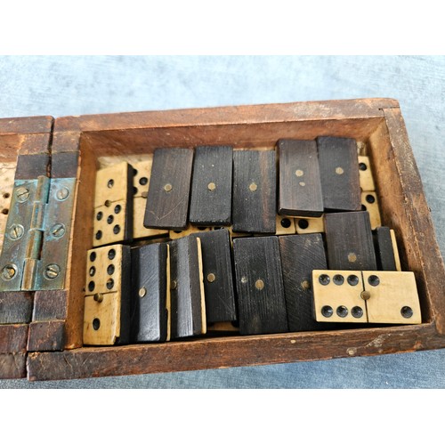 558 - Vintage dominos in a wooden cribbage board box + box with drawers