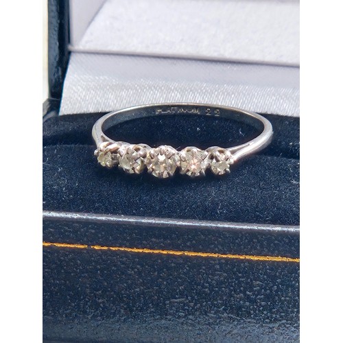 580E - Platinum and diamond ring 
2.5g