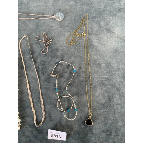 581N - 9 x various silver necklaces