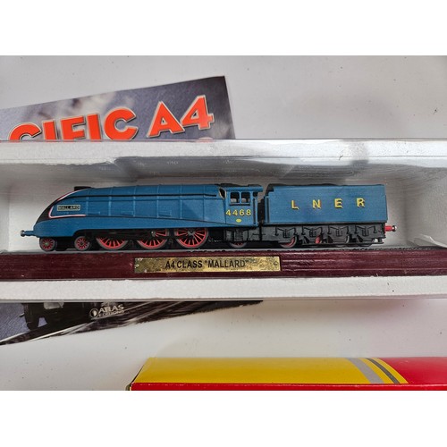 1000 - 2 x Boxed Hornby rolling stock
1 x A4 Class Mallard model