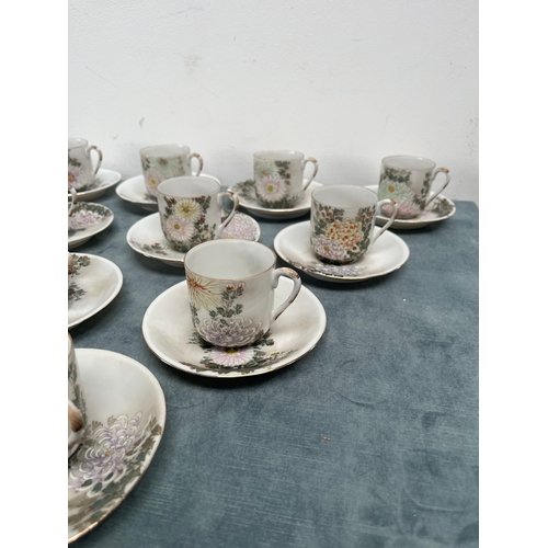 217 - 10 x hand enameled oriental Japanese bone China cups and saucers